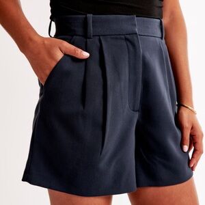 Curve Love A&F Sloane Tailored Linen-Blend Short